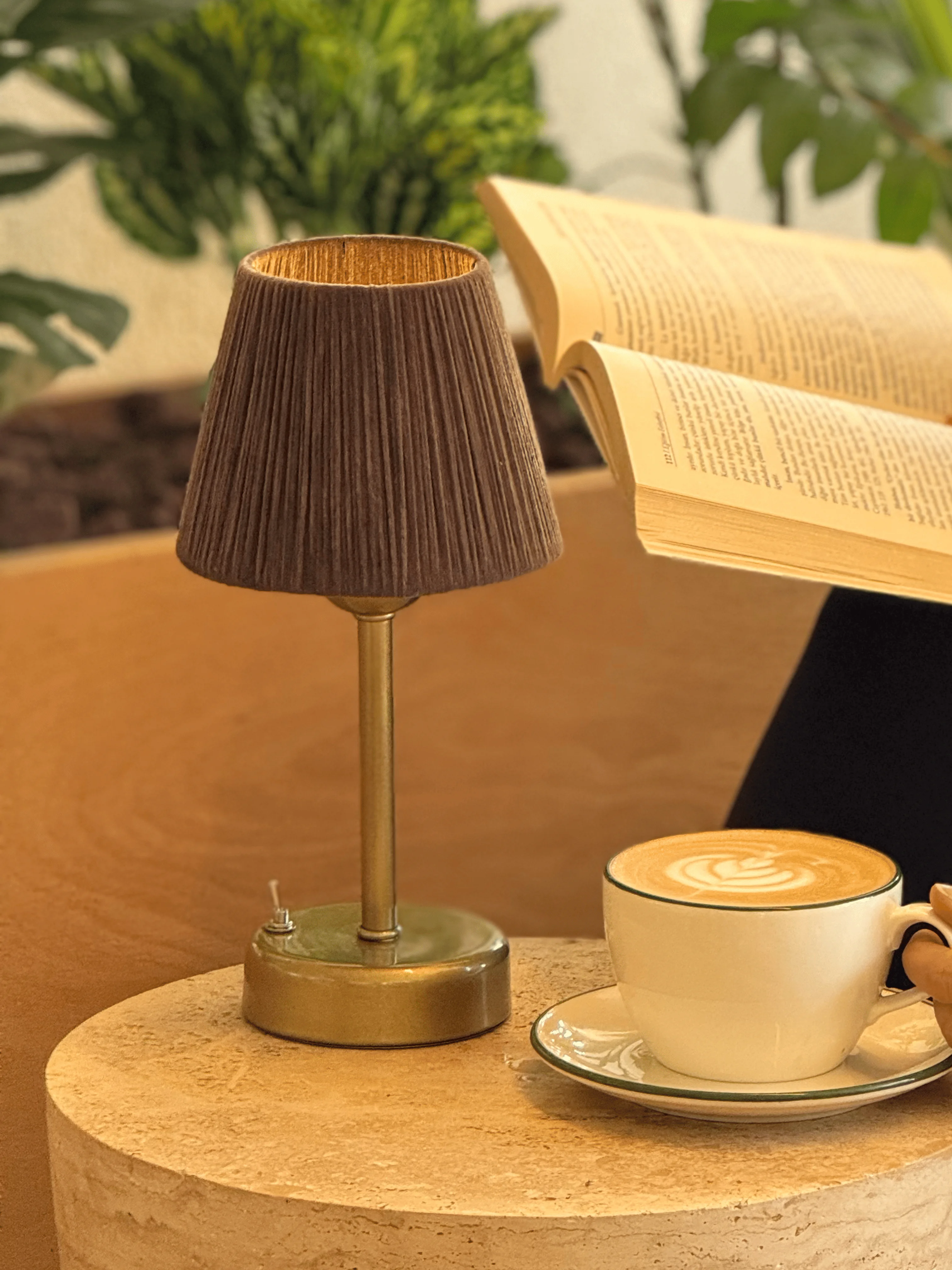 Kahverengi Kadife Süet Kablosuz Pilli Masa Lambası - Alt Uzun Eskitme Gold